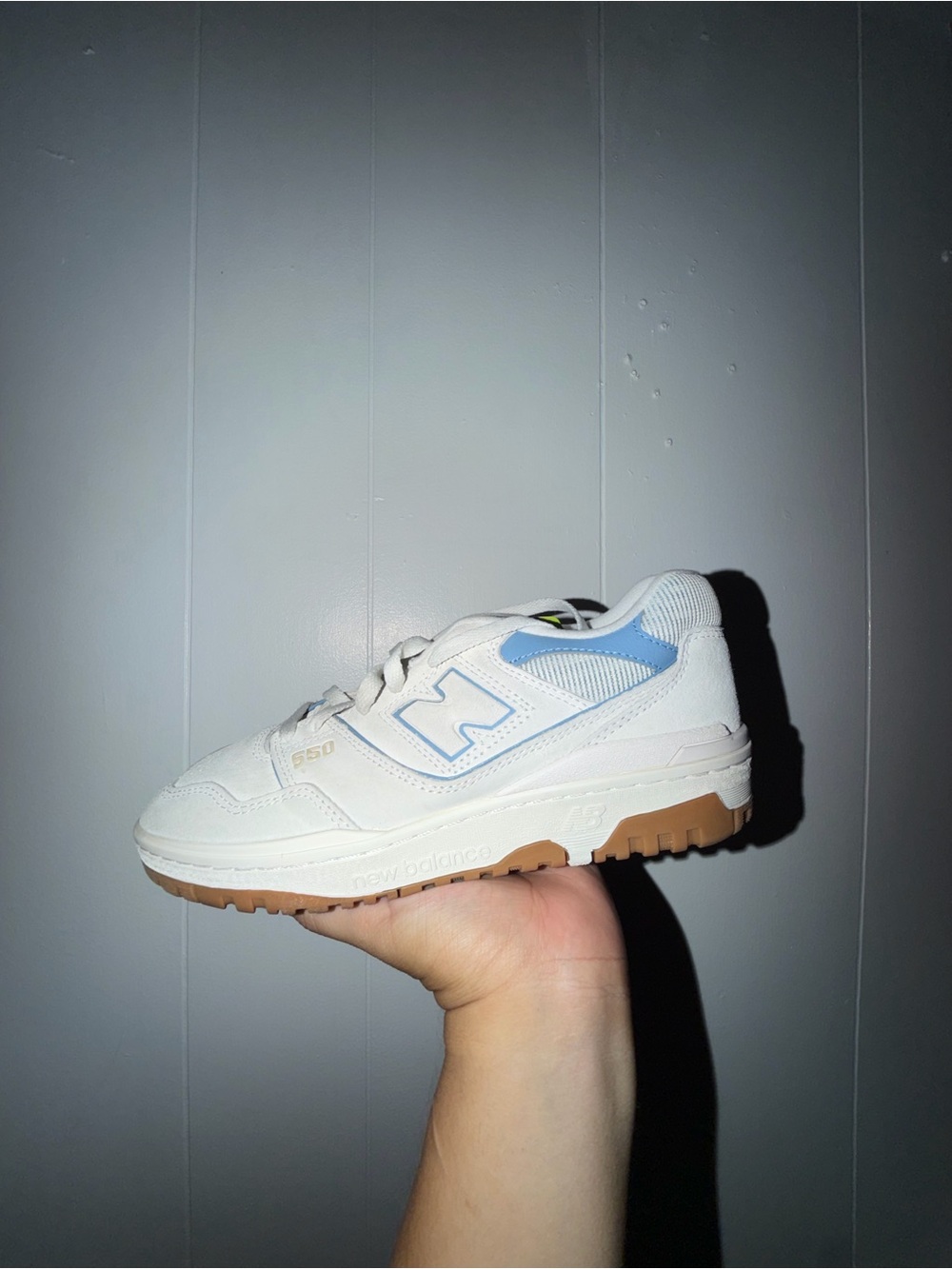 Men New Balance 550 sneaker baby blue with gum sole Size 7.5
